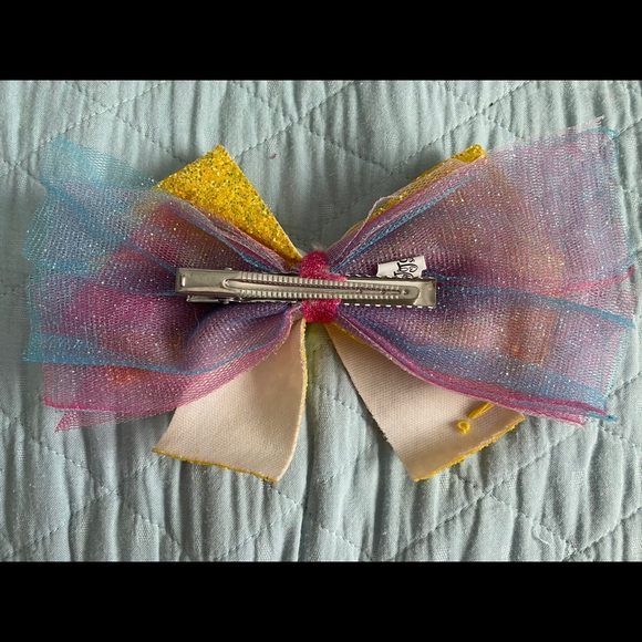 Exclusive Jojo Siwa subscription box bow - Picture 2 of 2